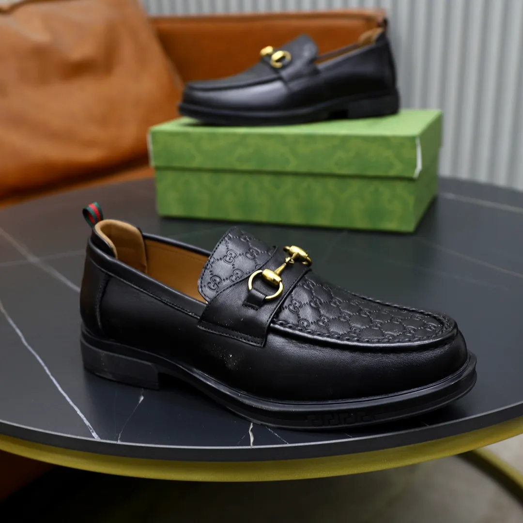 Men's shoes: 250🙅‍♂️🙅‍♂️🙅‍♂️Niuli Brand: GUCCI Size: 38-44 (45 can be customized) Level: Counter classic Material: Original soft cowhide upper Comfortable cowhide lining Original lightweight outsole Style category: Business casual footwear Driving leather shoes Color: Actual picture color